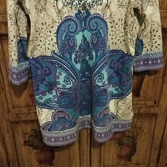 (SALE/$16) Joyous & Free Stretch Embellished Tunic - Picture 3 of 5